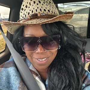 Meet your Posher, Thrifty